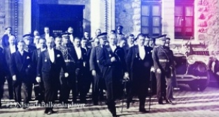 23 Nisan'da Balkonlardayız