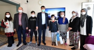 Yetim çocuklara anlamlı ziyaret