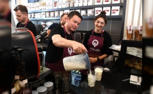 Gençlerin yeni buluşma noktası: Genç Kafe