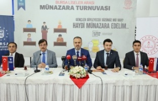 Liseliler münakaşa değil, münazara ediyor