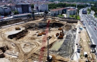 Osmangazi Meydanı Hızla İlerliyor