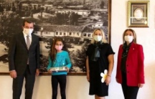 Askıda tabletler öğrencilere ulaşıyor