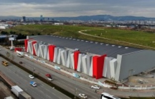 Dev salona uluslararası pist