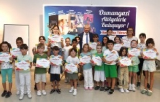 Çocuk drama atölyesinde sertifika heyecanı