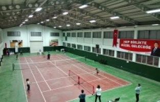 Geleceğin şampiyon raketleri korta çıktı