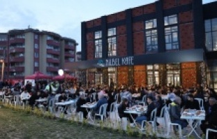 Başkan Şadi Özdemir gençlerle iftarda buluştu