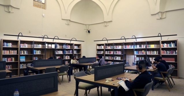 Bursa'da tarihi hamam kütüphane oldu