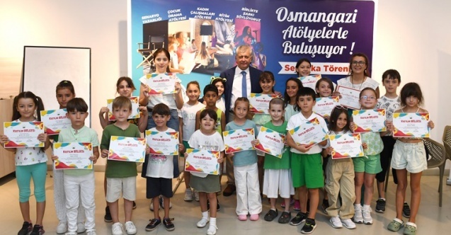 Çocuk drama atölyesinde sertifika heyecanı