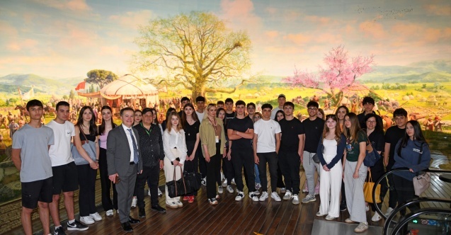 Başkan Aydın örnek liselilerle Osmangazi’de bir araya geldi