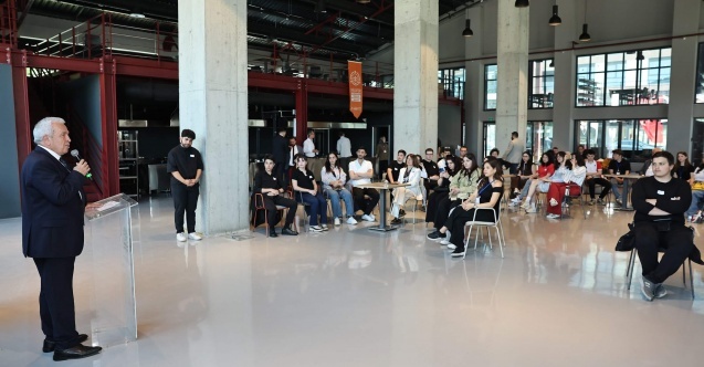 Başkan Şadi Özdemir Gençlik Bayramı’nda gençlerle buluştu