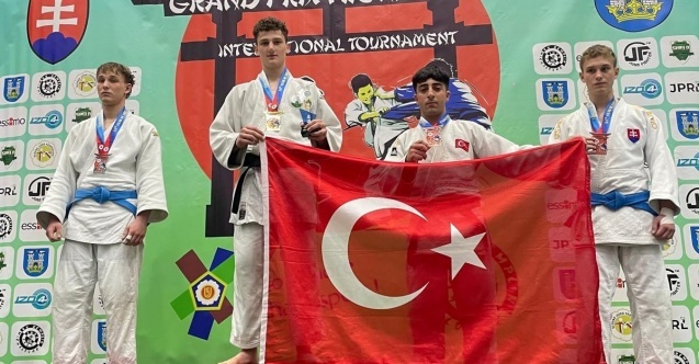 Osmangazili judoculardan tarihi başarı